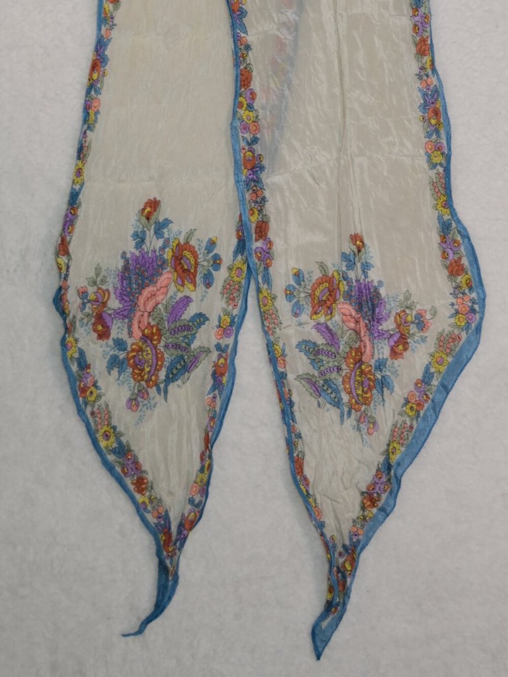 Vintage sheer white floral pointed rectangle scarf - Picture 2 of 6